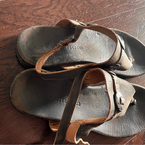 Rustic Muse and Cloud Sandals - Picture 3 of 3